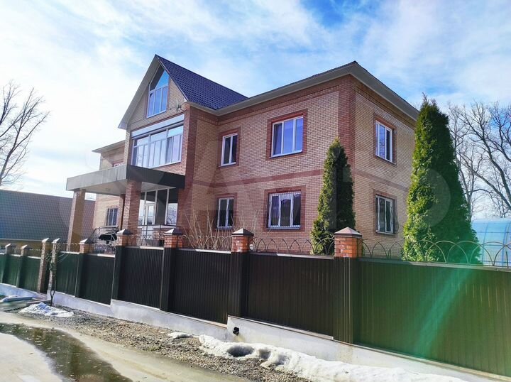 Дом 719,5 м² на участке 20 сот.