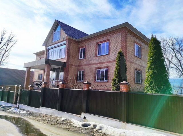 Дом 719,5 м² на участке 20 сот.