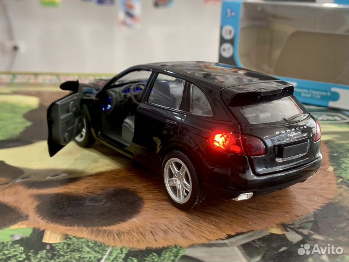 Металлическая моделька Porsche Cayenne S