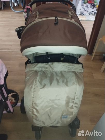 Прогулочная коляска с надувными колесами