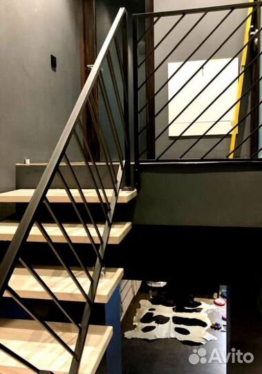 Лестница на металлокаркасе открытого типа