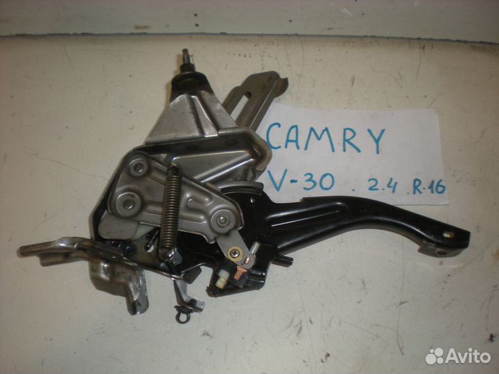 Рычаг стояночного тормоза Toyota Camry V30