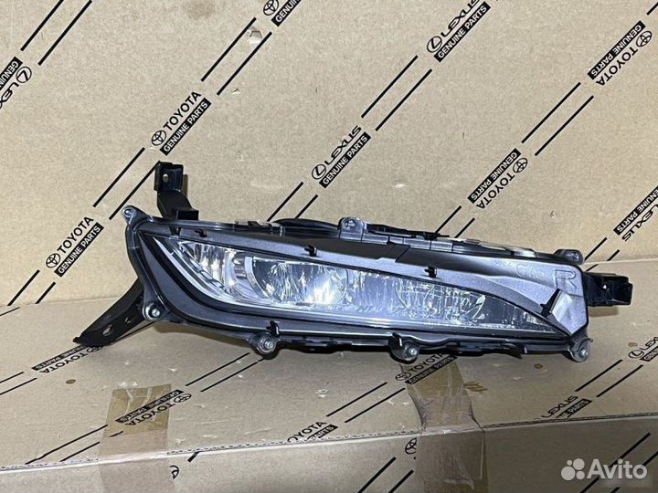 Противотуманка правая Lexus Rx