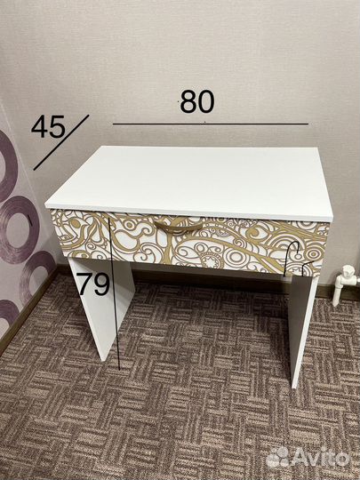 Стол туалетный