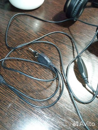 Игровые наушники с ушкамии подсветкой