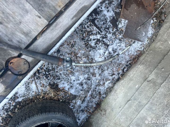 Трос ручного тормоза задний правый Nissan Atlas