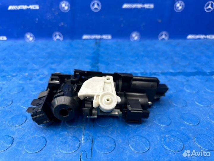 Кнопка багажника Mercedes-Benz E300 W211 272.943