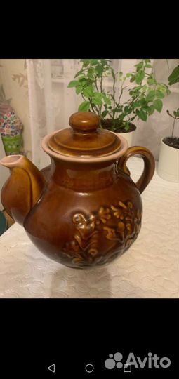 Глиняный кувшин и чайник