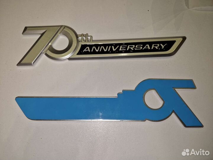 Шильдик toyota land cruiser 70 anniversary