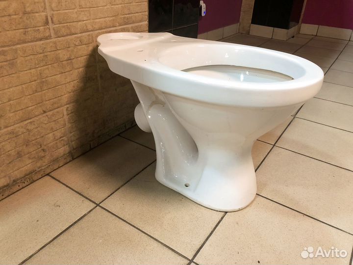 Унитаз с бачком