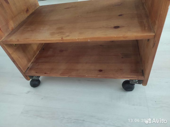 Компьютерный стол на колесиках