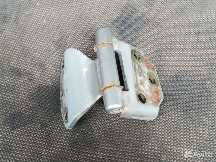 Петля двери Митсубиси Паджеро Мини 2