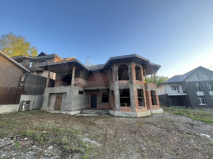 Коттедж 279 м² на участке 8 сот.