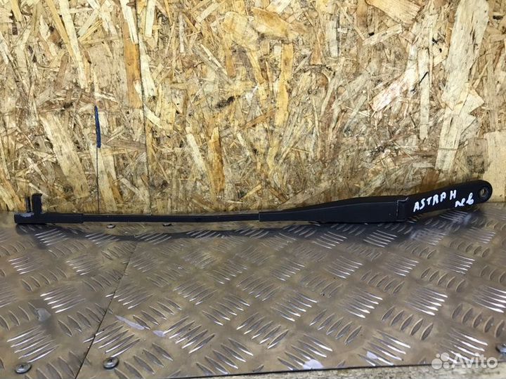 Поводок стеклоочистителя передний левый Opel Astra