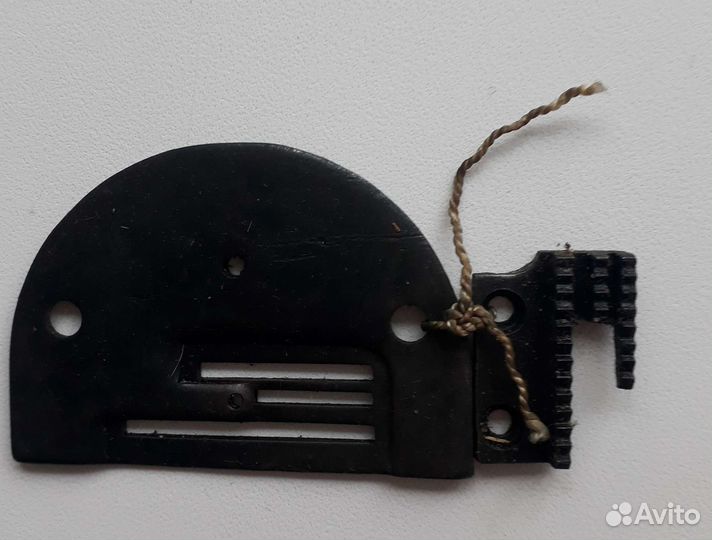 Игольная пластина с двиг. ткани для пром шв маш