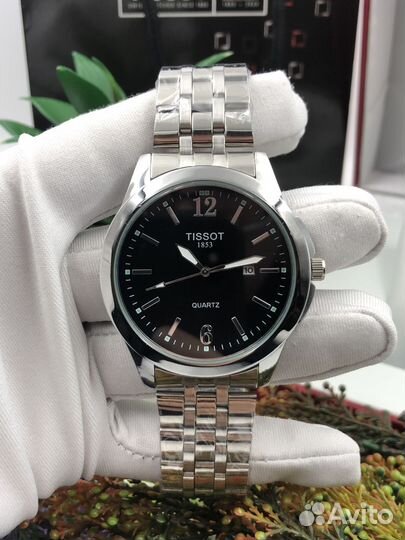 Наручные часы Tissot с датой