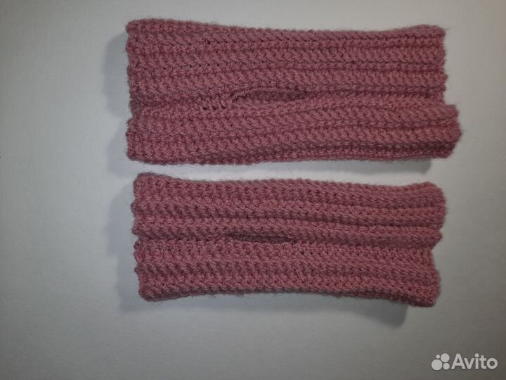 Вязаный комплект шапка и митенки