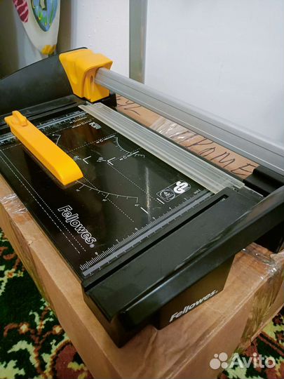 Резак для бумаги роликовый