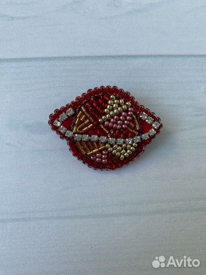 Брошь из бисера
