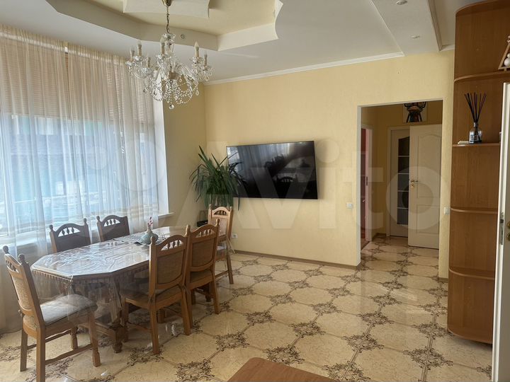 2-к. квартира, 73 м², 3/3 эт.