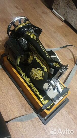 Электрическая швейная машинка