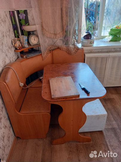 Кухонный уголок со столом бу