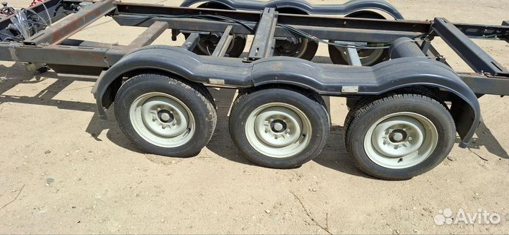 Прицеп трехосный легковой