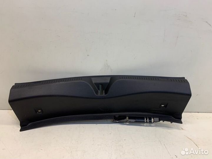 Накладка замка багажника Mercedes-Benz E-Class