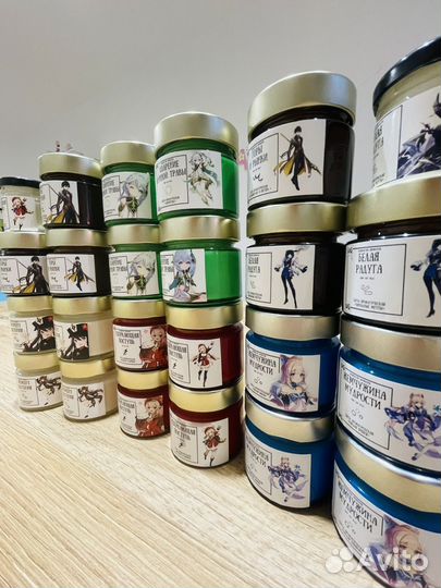 Свеча с героями из аниме и игры Genshin Impact