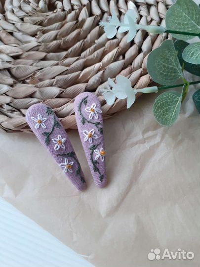 Заколочка для волос с вышивкой