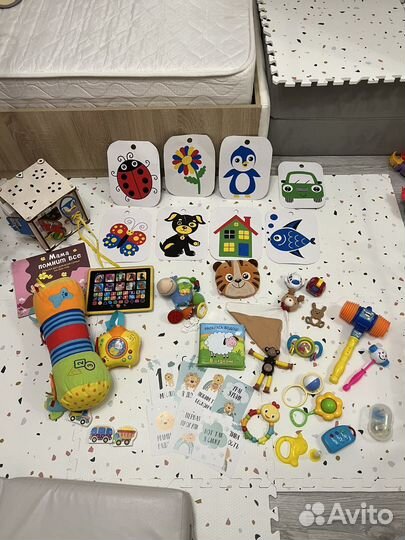 Большой пакет игрушек для новорожденого