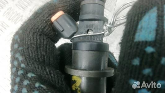 Форсунка бензиновая mitsubishi carisma (KSE03B702)