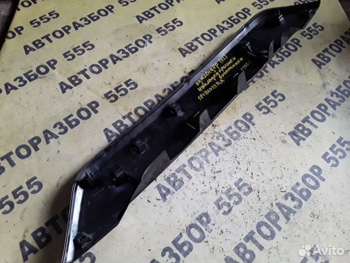 Накладка крышки багажника Mitsubishi Outlander XL