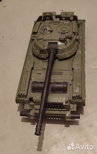 Игрушечный танк