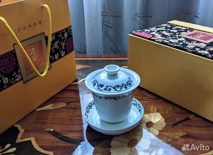 Чашка с блюдцем и крышкой из китайского фарфора