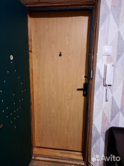Металлическая дверь бу обшита деревом