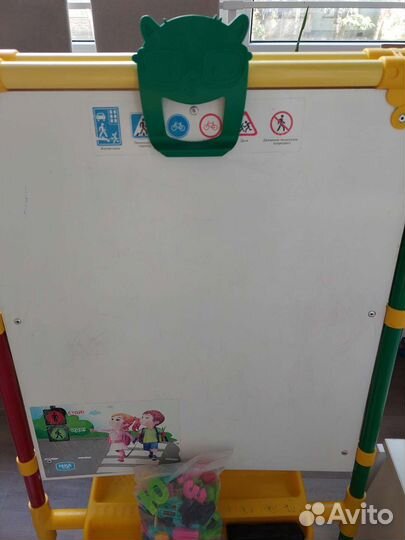 Мольберт Nika и много магнитов