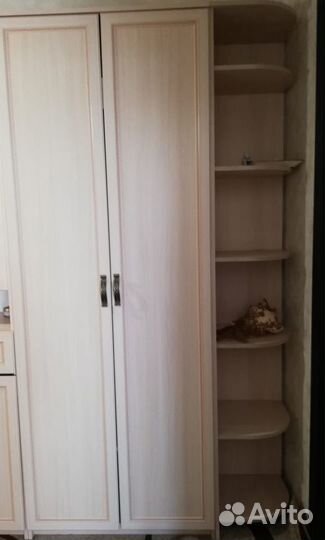 Стенка в прихожую