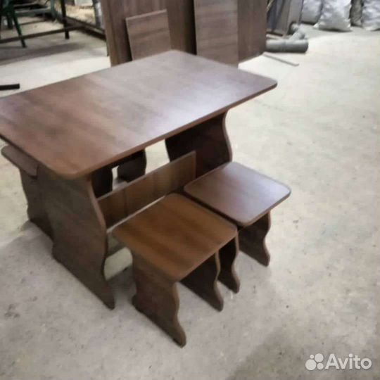 Кухонный стол