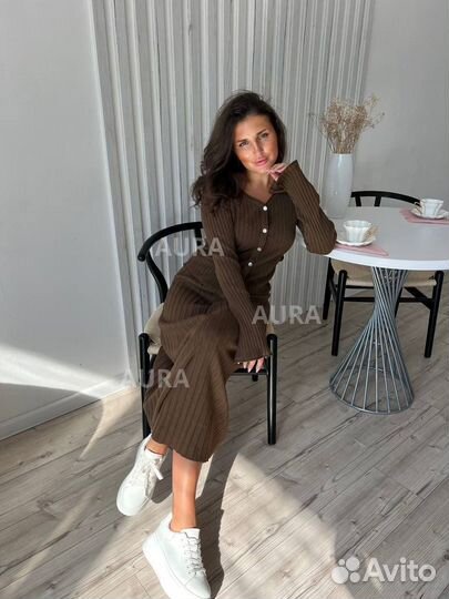 Костюм с пуговицами и юбкой плиссе (лапша)