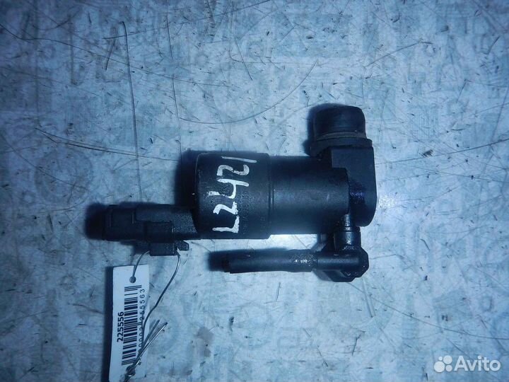 Насос (моторчик) омывателя стекла Nissan V10