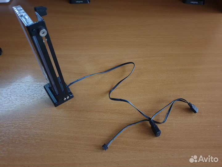 Вертикальный держательви деокарты