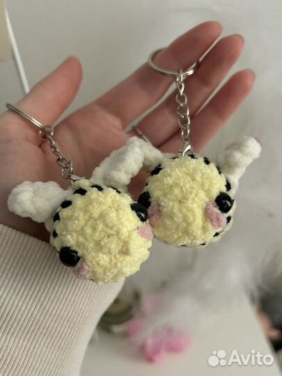 Вязаный брелок пчелка (парный)