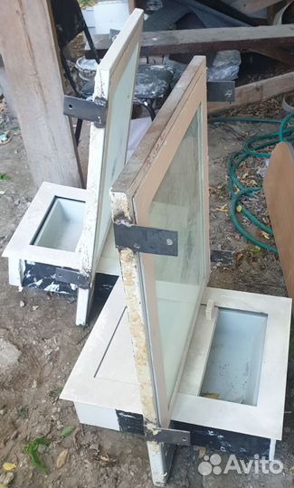 Кассовое окно с передвижным лотком