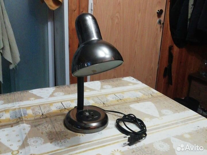 Лампа настольная