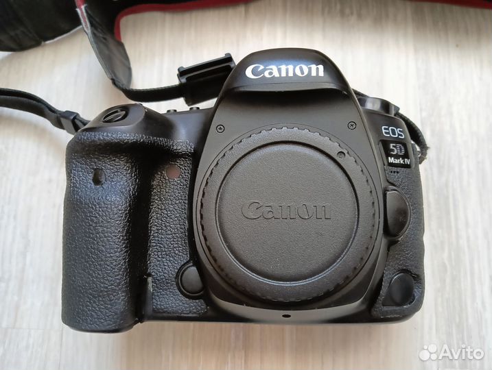 Зеркальный фотоаппарат Canon 5D mark IV
