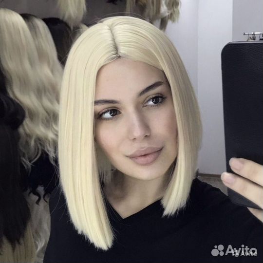 Парик на сетке блонд каре