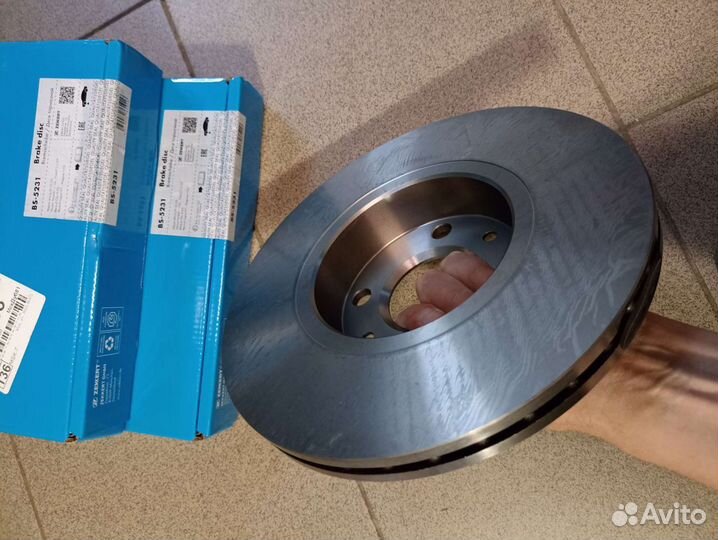 Диск тормозной передний Nissan Micra K12