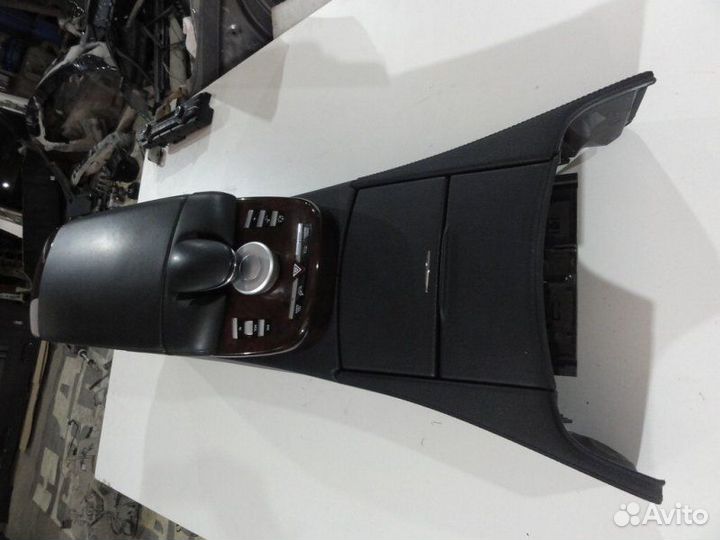 Консоль центральная с подлокотником Mercedes-Benz