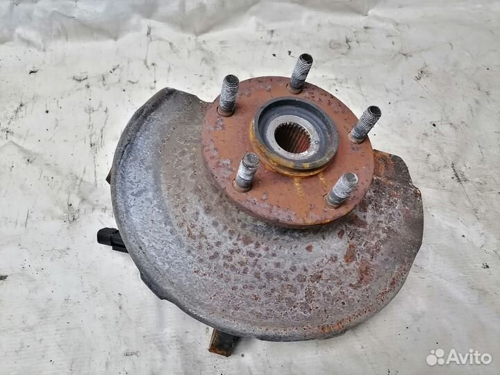 Кулак поворотный передний правый Mitsubishi Outlander Xl CW CW5W